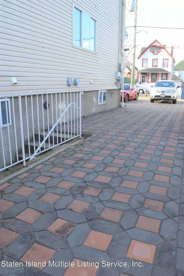 Staten Island, NY 10310,233 Taylor ST ##2