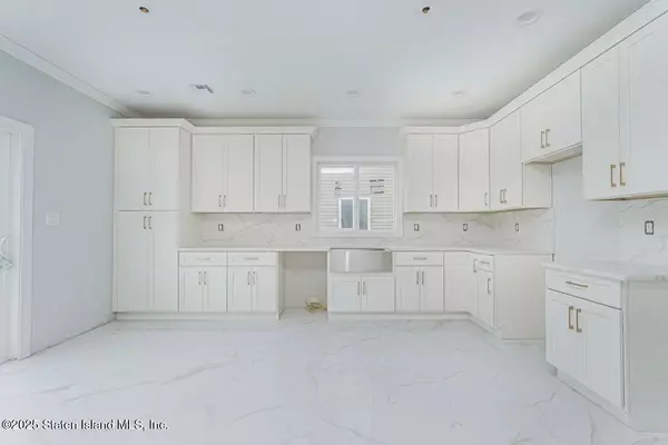 Staten Island, NY 10314,77 Alberta AVE