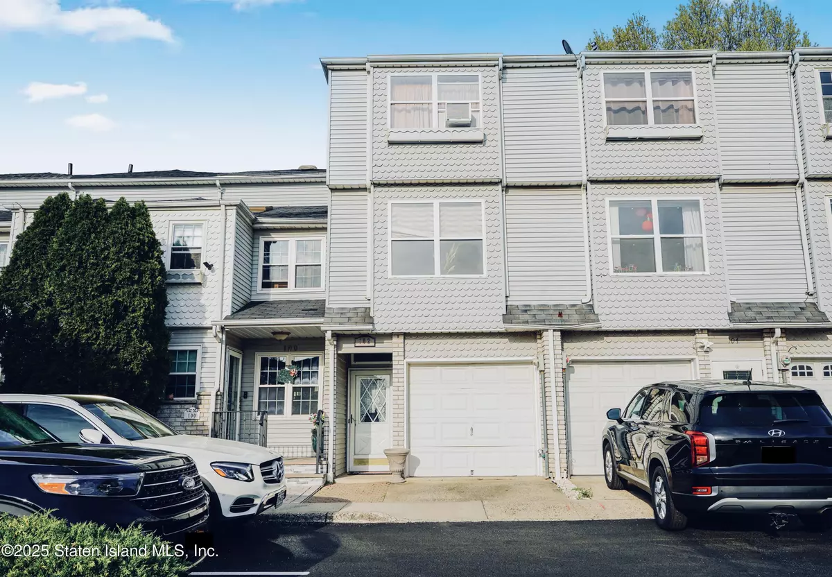 Staten Island, NY 10309,102 Lorraine LOOP