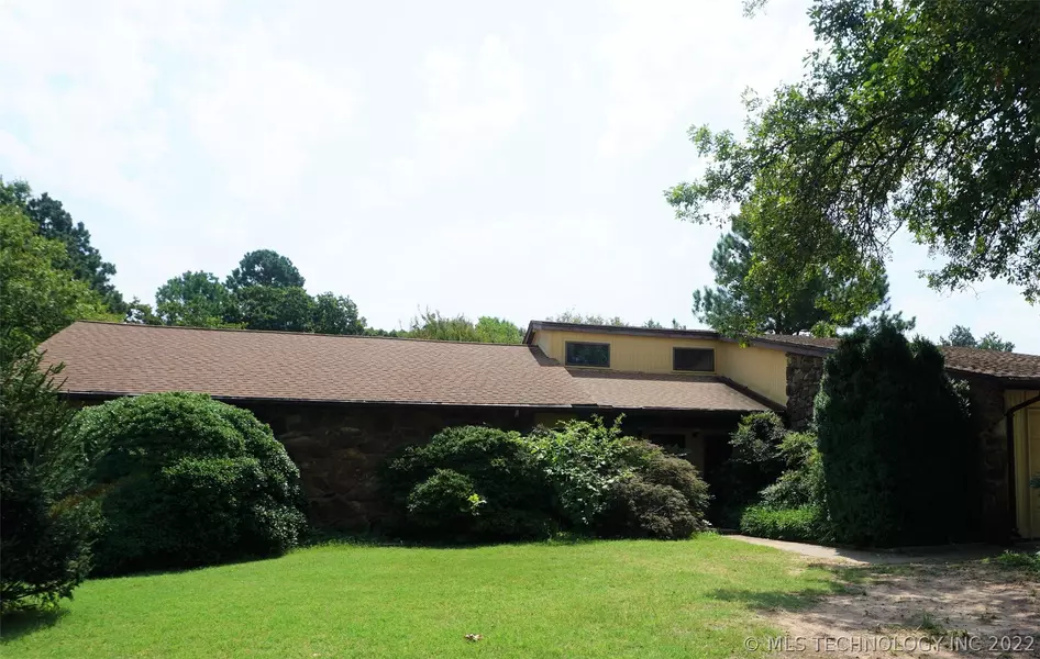 407 Hickory DR, Henryetta, OK 74437