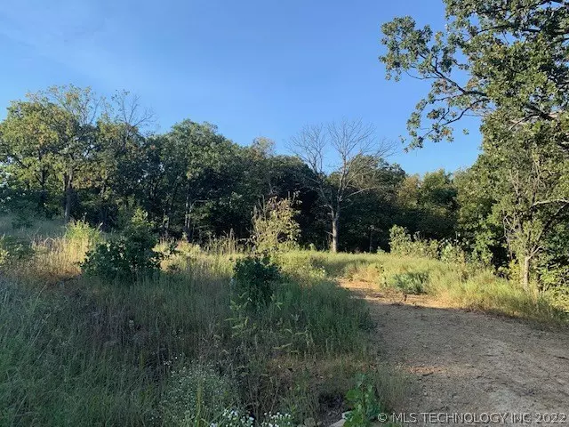 8410 Shadywood DR, Tulsa, OK 74131