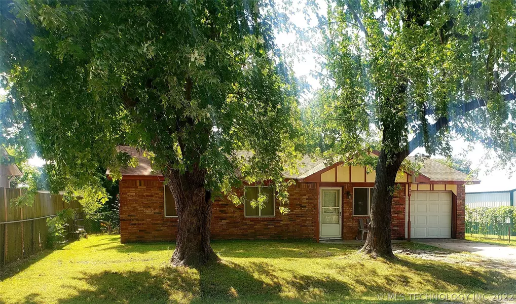 309 N Howey, Chouteau, OK 74337