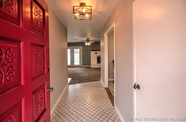 Chouteau, OK 74337,703 E 16th