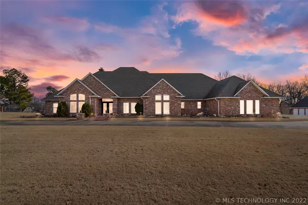 1208 Monique CIR, Claremore, OK 74017