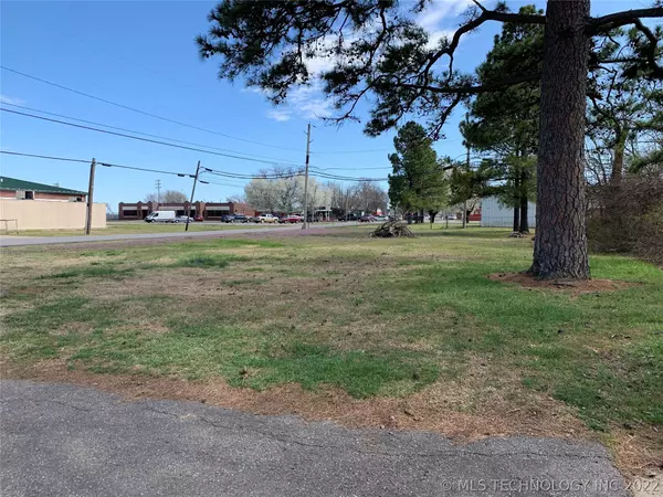 E Ozark ST, Morris, OK 74445