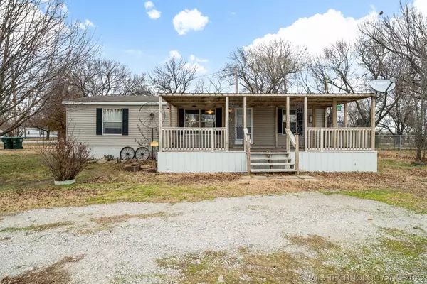 232 S St Louis, Welch, OK 74369