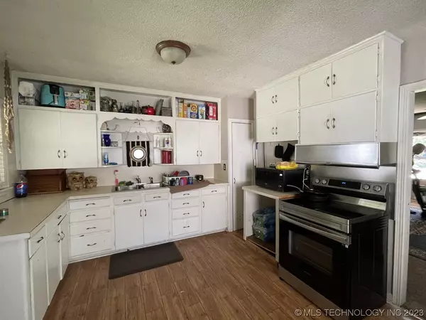 Heavener, OK 74937,607 E Ave F