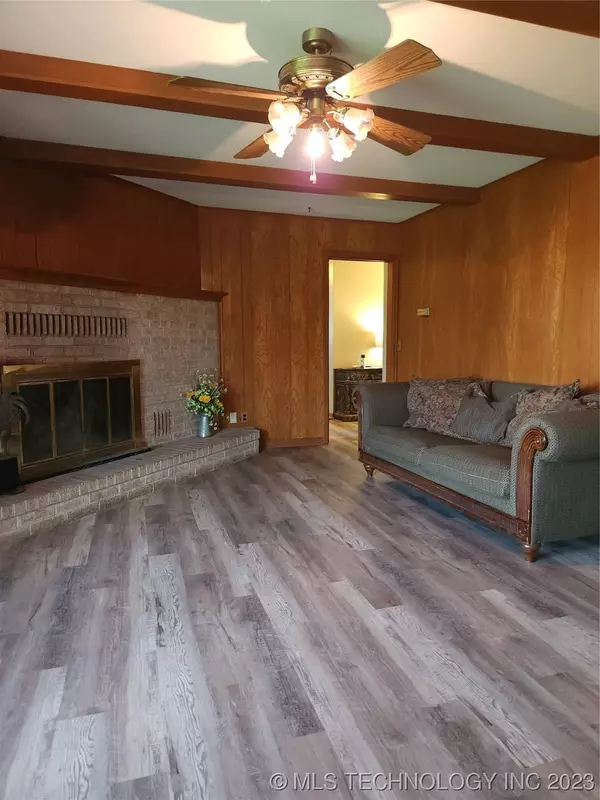 Weleetka, OK 74880,721 E 6th ST