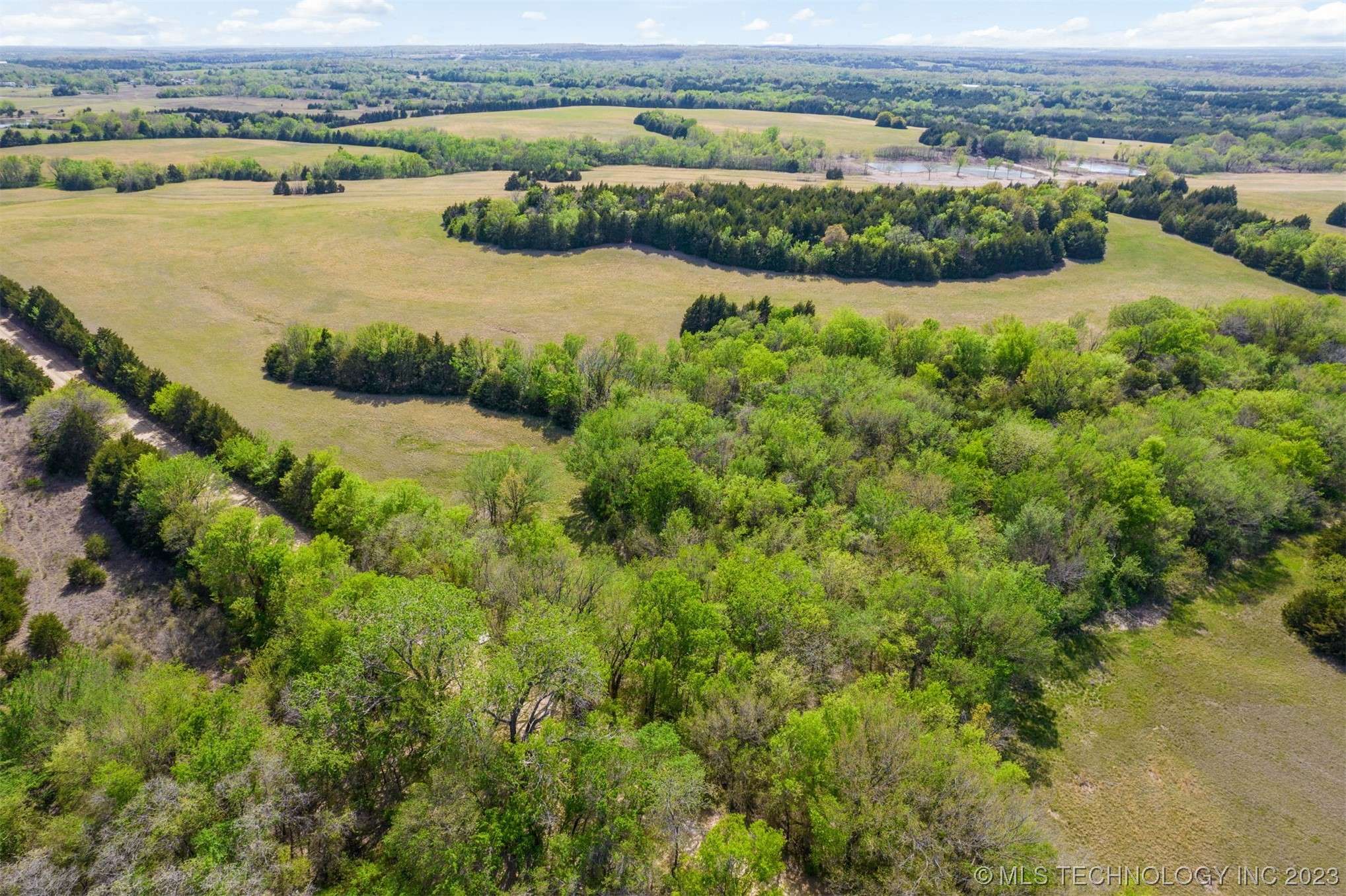 7 S Cemetery RD, Hallett, OK 74034