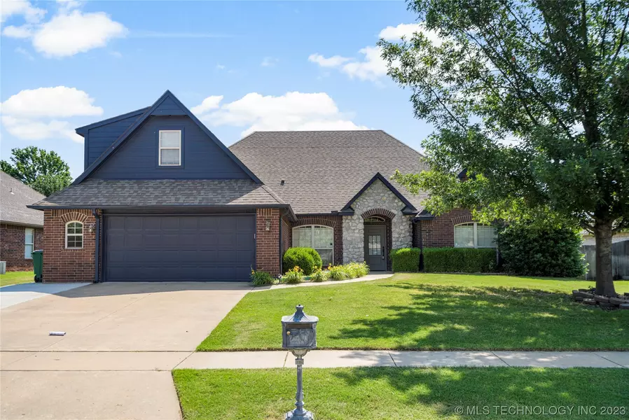 8819 N 143rd East AVE, Owasso, OK 74055