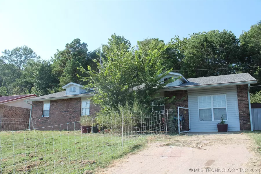 801 W Cedar AVE, Wilburton, OK 74578