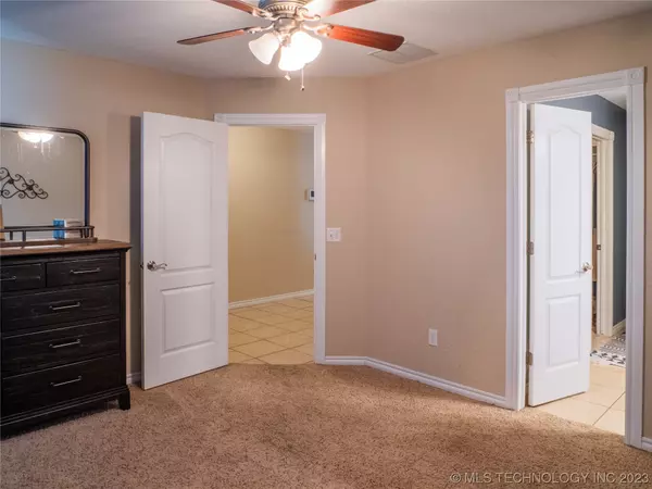 Cache, OK 73527,434 NW Granite