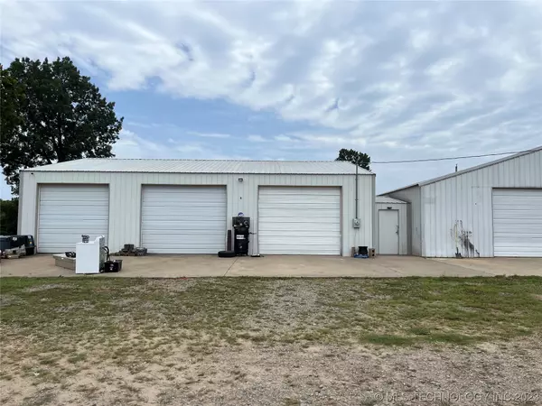 Whitefield, OK 74472,305 N Clint ST