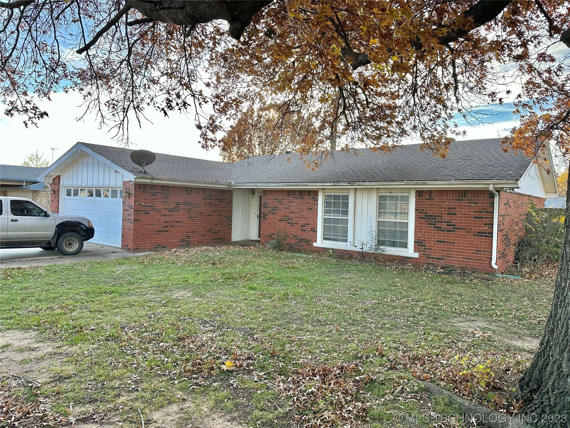 Holdenville, OK 74848,107 Russell ST