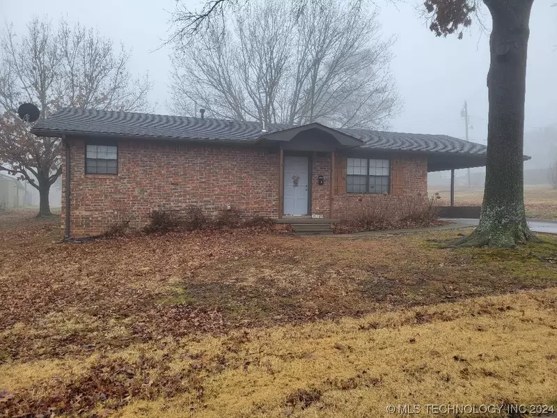 207 Lackey DR, Eufaula, OK 74432