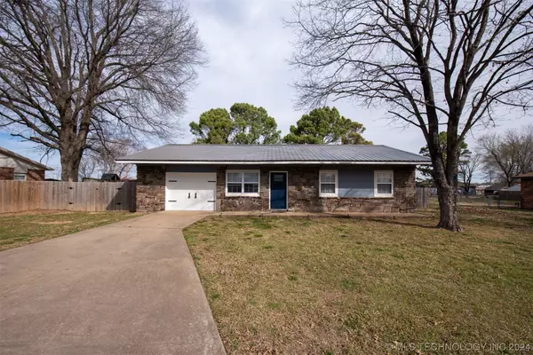 1005 W Walnut, Stilwell, OK 74960