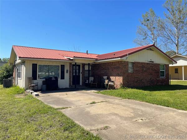 1605 Hope ST,  Idabel,  OK 74745