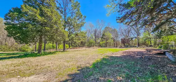 Eufaula, OK 74432,123 Coon Creek DR