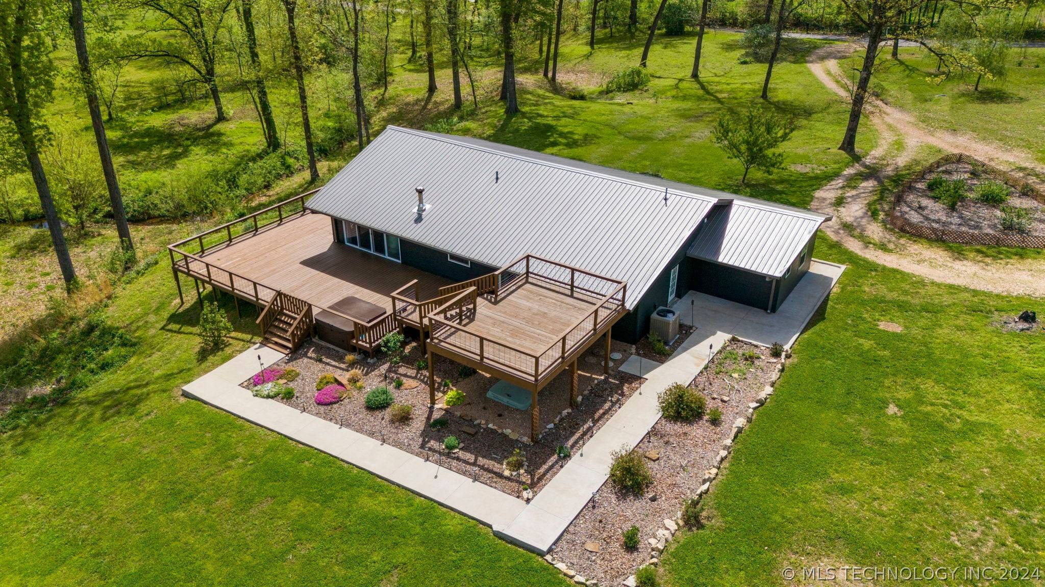 Salina, OK 74365,1404 NE 490 DR