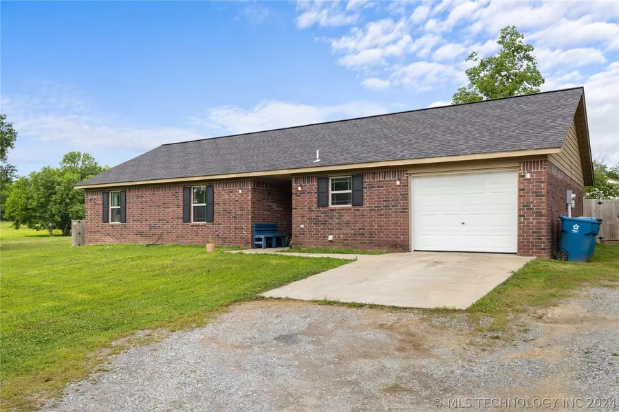 25 SE 3rd ST, Krebs, OK 74554