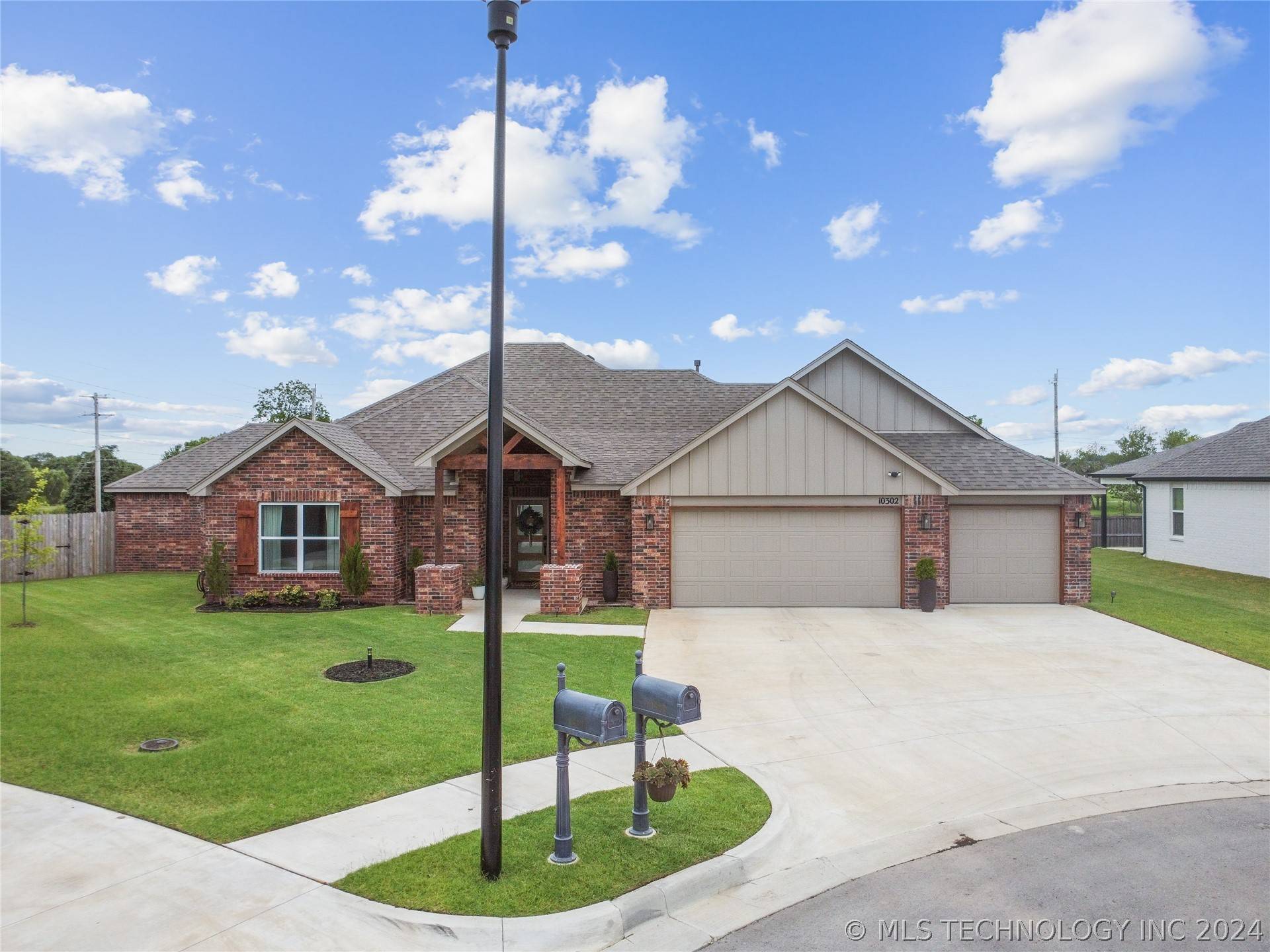 Broken Arrow, OK 74014,10302 S 226th East Avenue