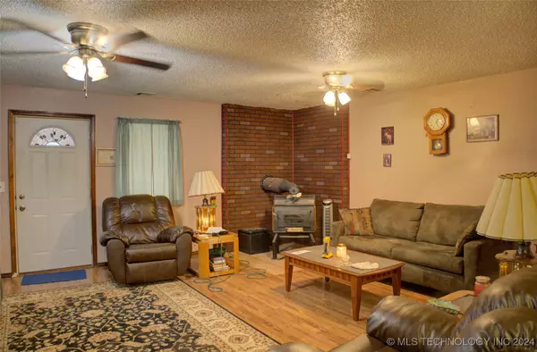 Oktaha, OK 74450,9449 S 74th ST W