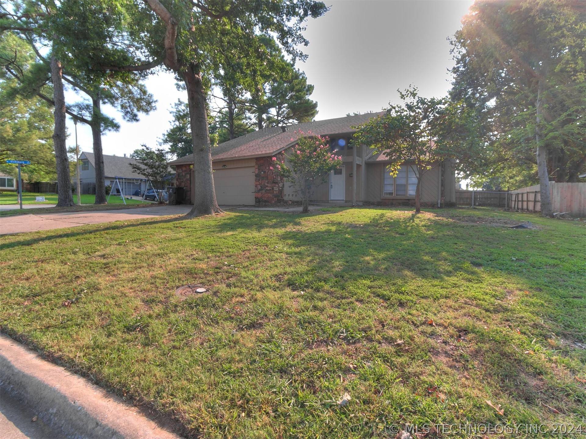 4303 S Hickory PL, Broken Arrow, OK 74011