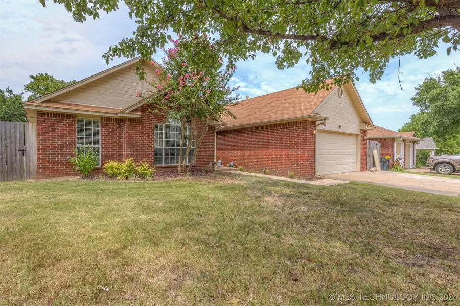 13788 S Oak PL, Glenpool, OK 74033