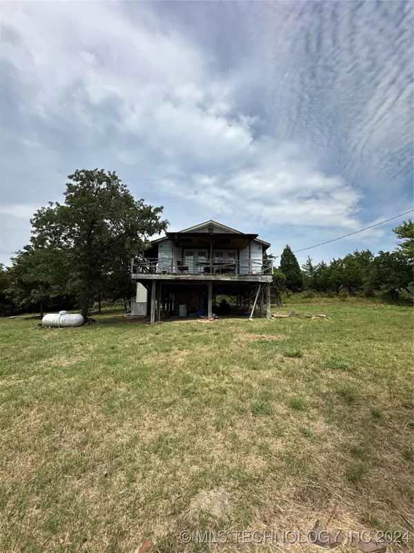 222 Yellow Rock RD, Stigler, OK 74462