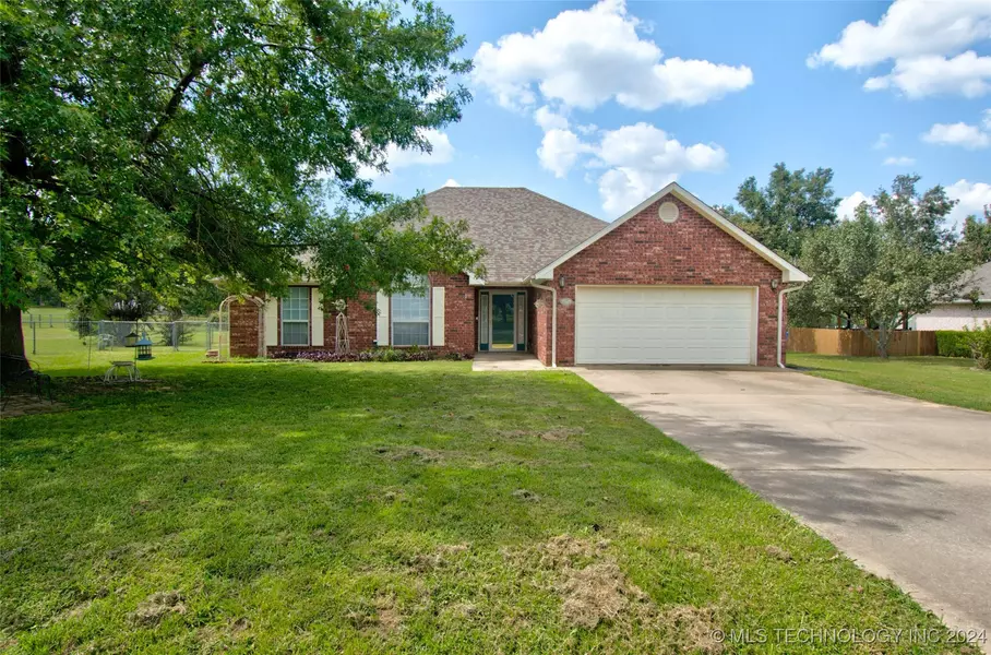 602 Redbud Ln, Gore, OK 74435