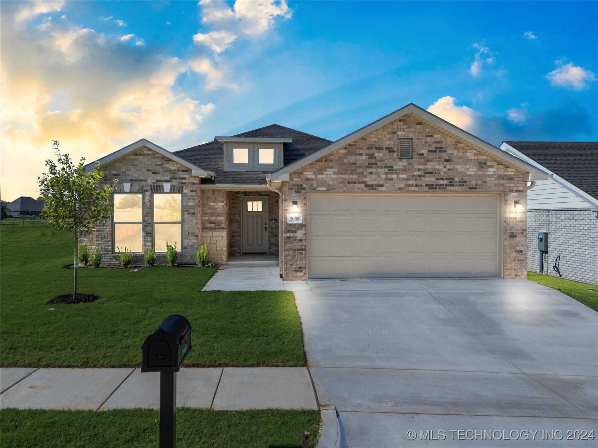 2038 E 130th ST S, Jenks, OK 74037