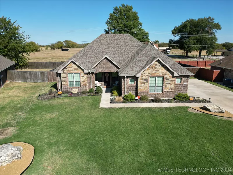 303 Wandering WAY, Ardmore, OK 73401