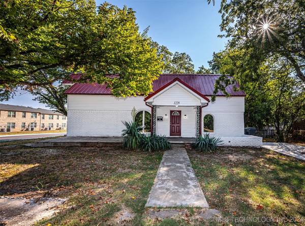 1228 D ST NW, Ardmore, OK 73401