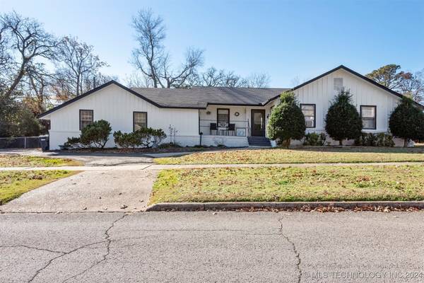 515 W Delaware ST, Tahlequah, OK 74464