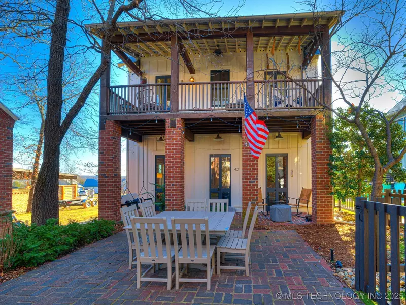 42 Park ST, Carlton Landing, OK 74432