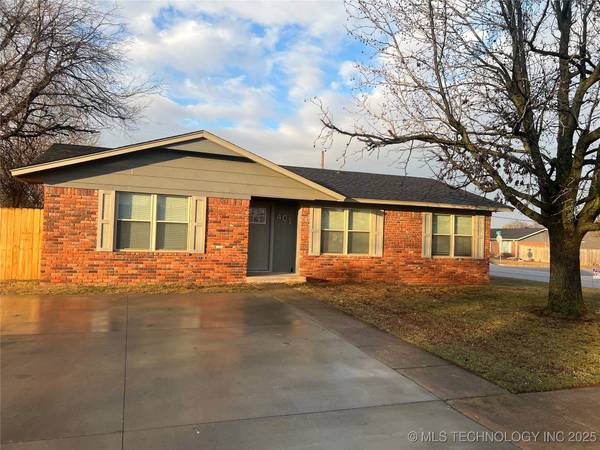 401 W Tobago DR, Sand Springs, OK 74063