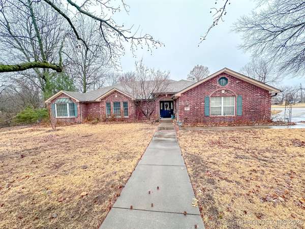 1410 Black Jack LN, Collinsville, OK 74021