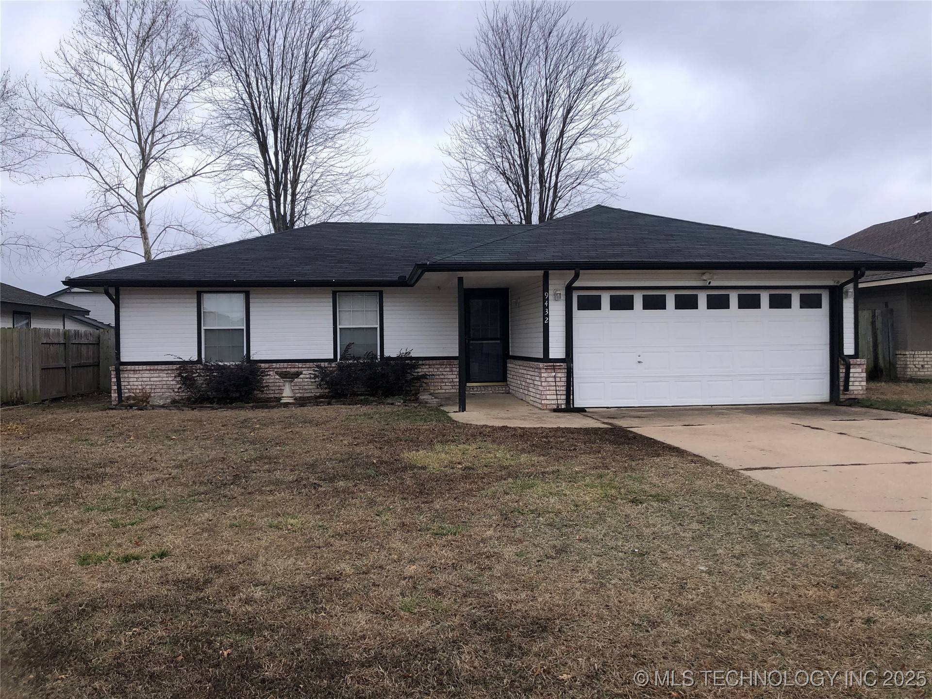 9432 E Cherrywood DR, Claremore, OK 74019