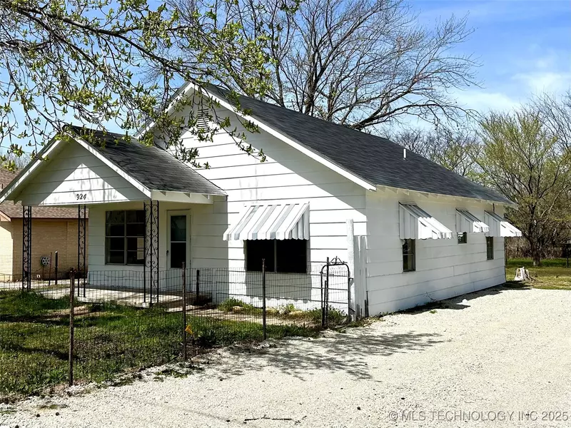 924 Orchard ST, Ada, OK 74820