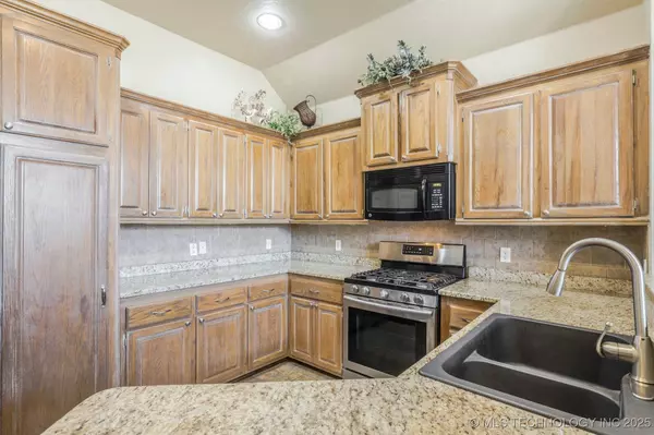 Mustang, OK 73064,541 E Greenwood LN