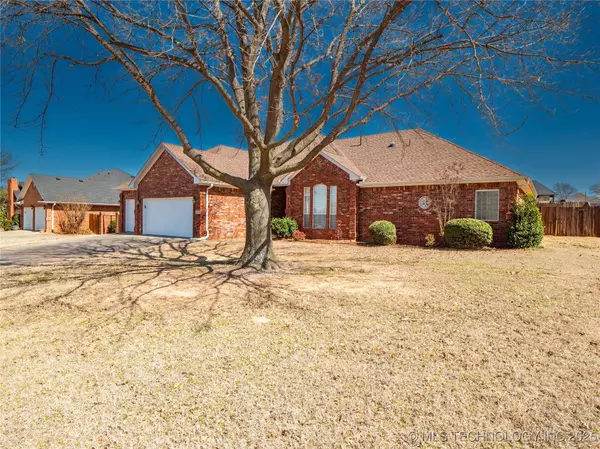2104 Country Springs, Mcalester, OK 74501