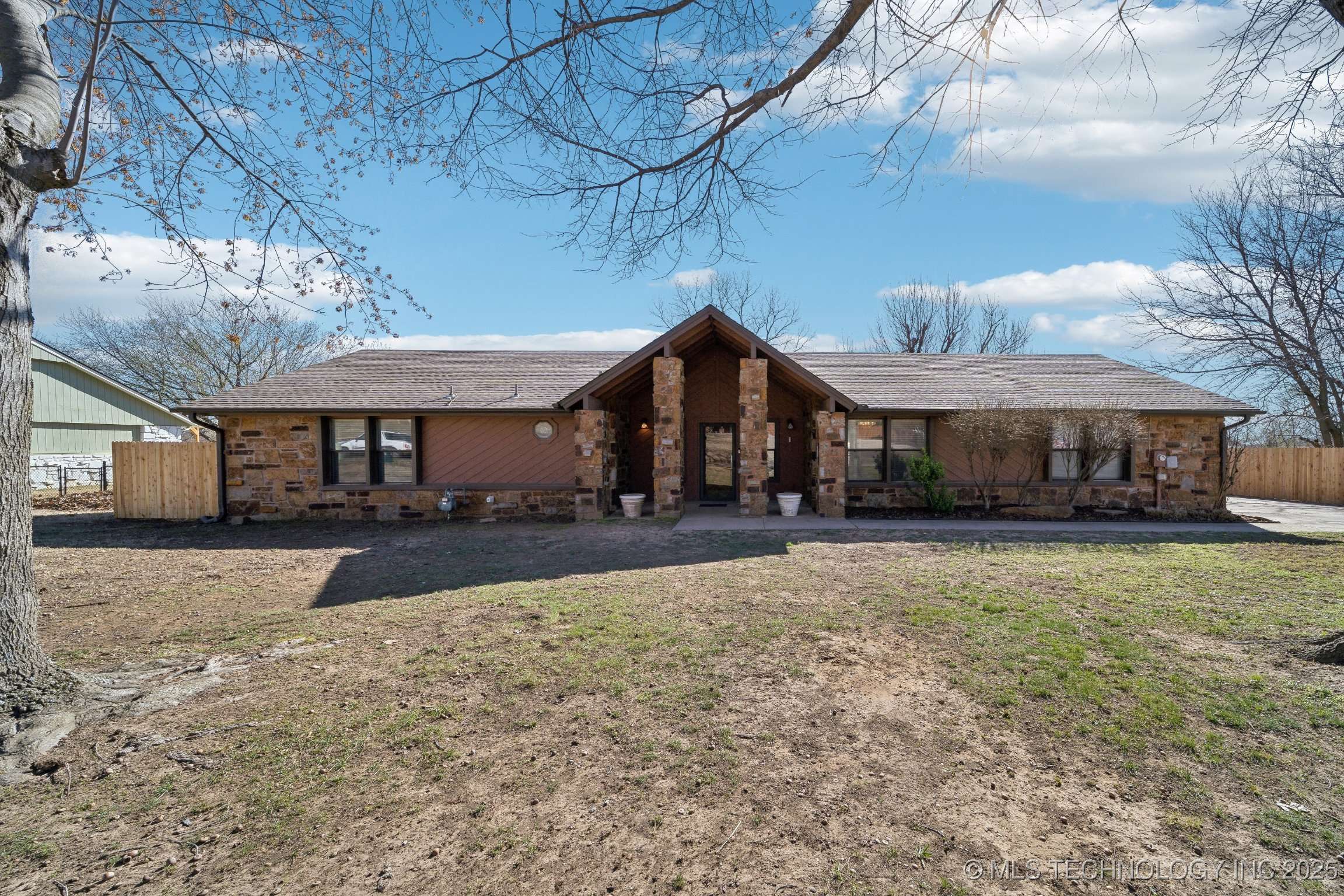 8371 Meadowside LN, Tulsa, OK 74131