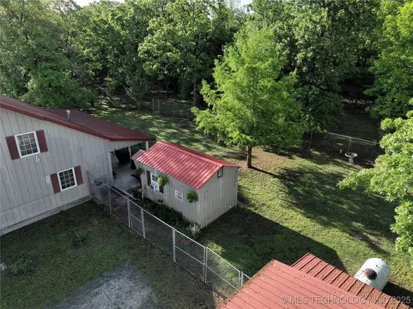 Canadian, OK 74425,606 Country Club BLVD