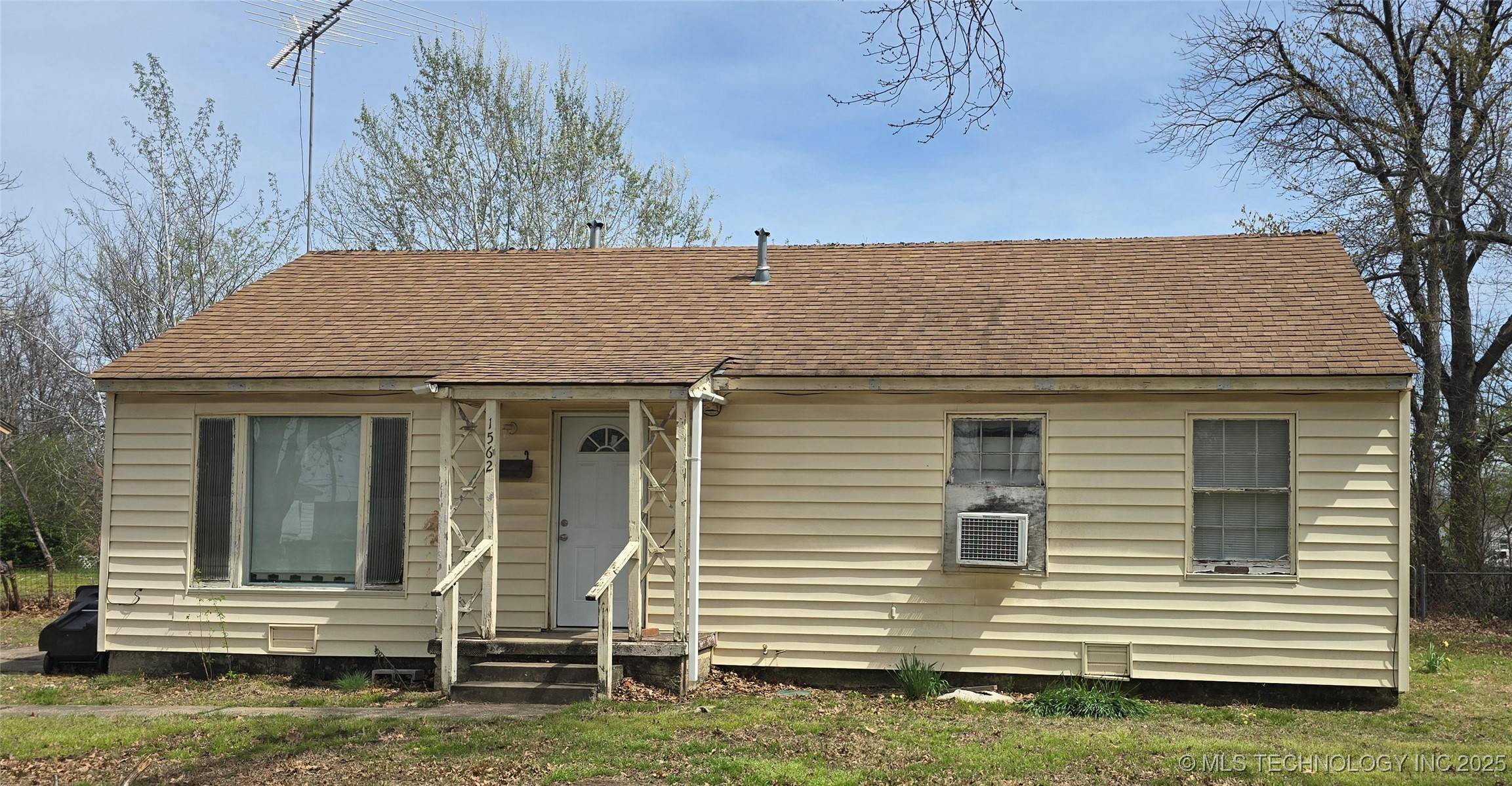 1562 S Hickory AVE, Bartlesville, OK 74003