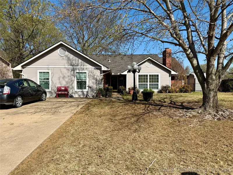 300 Kingsbury DR, Muskogee, OK 74403