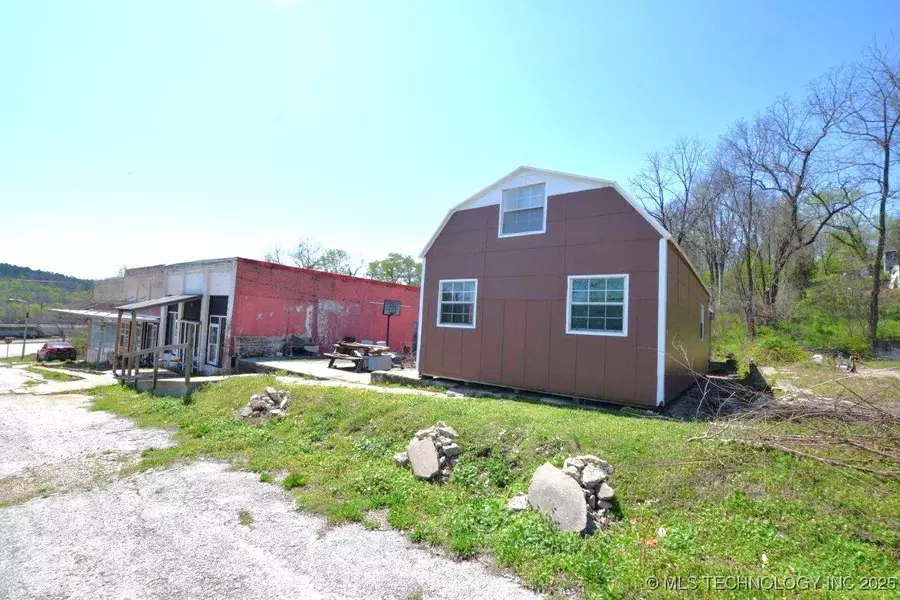 108 Main ST, Watts, OK 74964