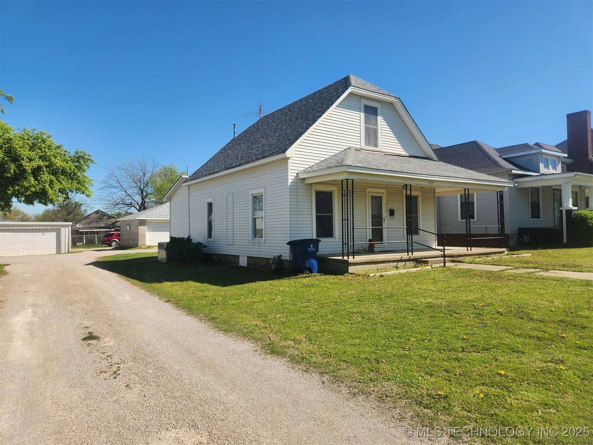 418 W Delaware AVE, Nowata, OK 74048