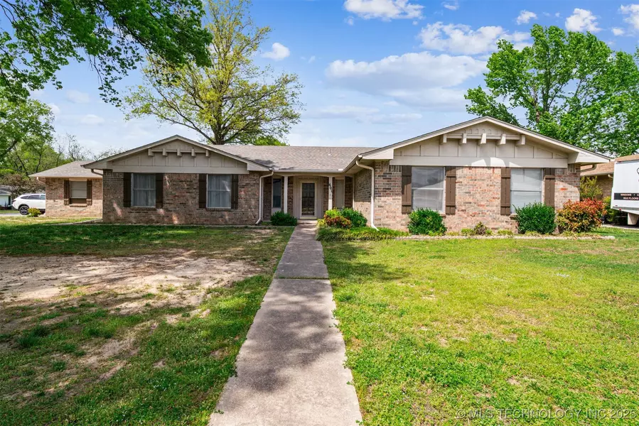 601 Willow CT, Pryor, OK 74361