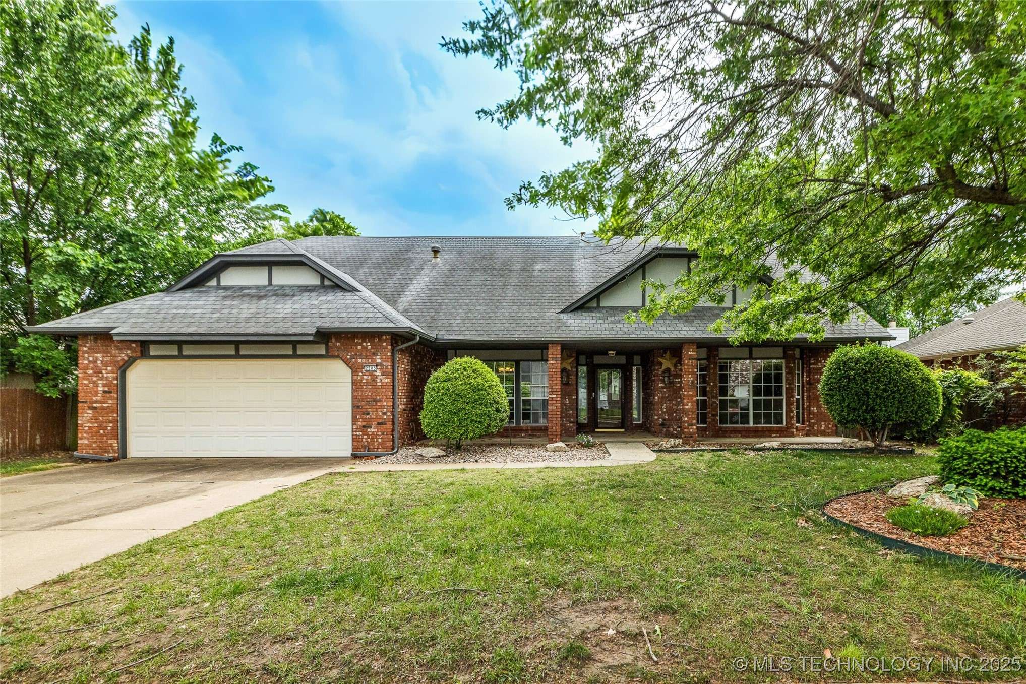 2205 W Vicksburg ST, Broken Arrow, OK 74011