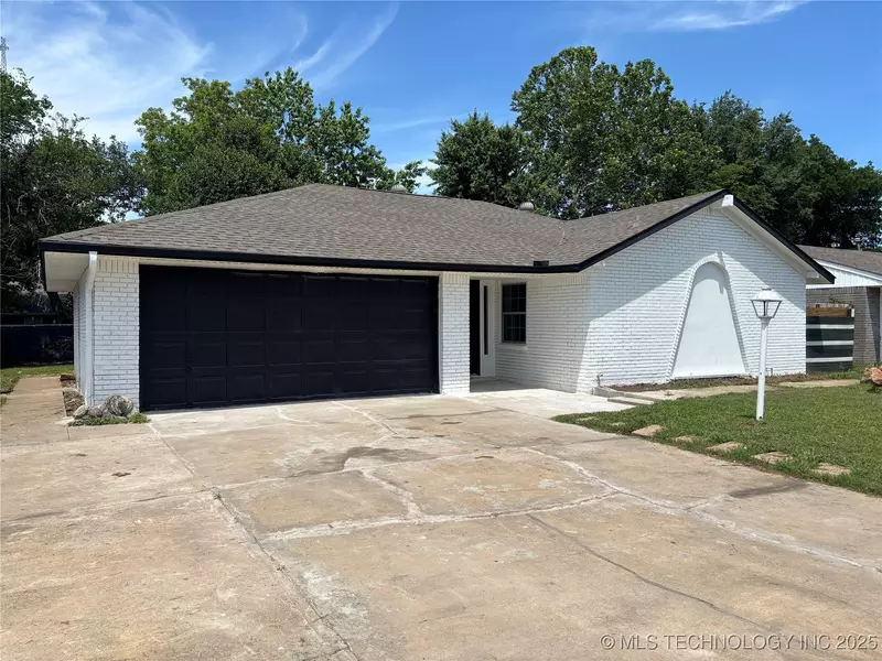 11013 E 24th ST, Tulsa, OK 74129